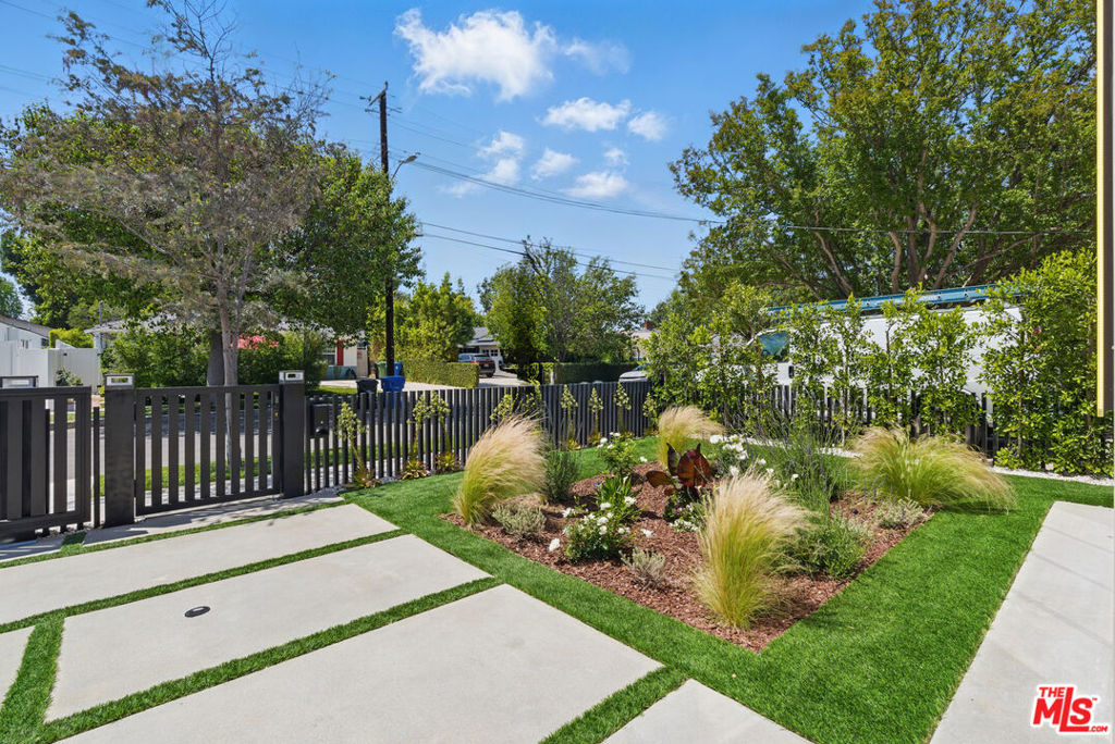 4906 Van Noord Avenue