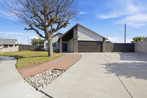 Photo of 4063 Honeysuckle Street, Riverside, CA 92501 (MLS # SR26091409)