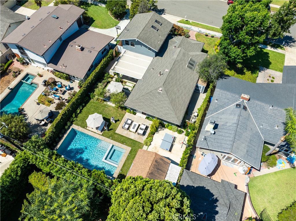 2042 Aliso Avenue