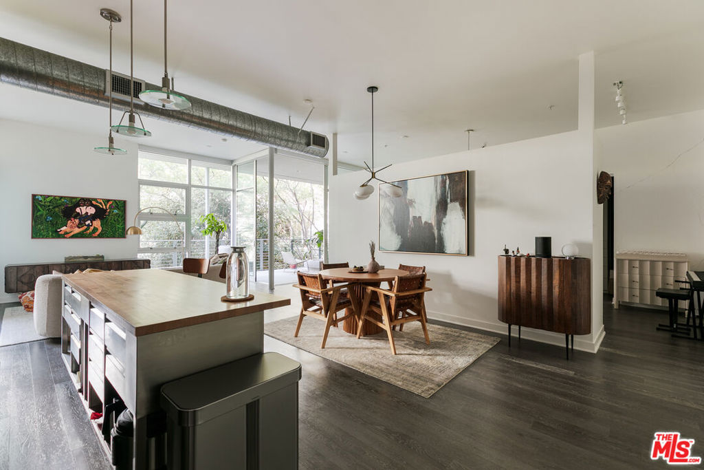 Properties 2 4080 Glencoe Avenue 219