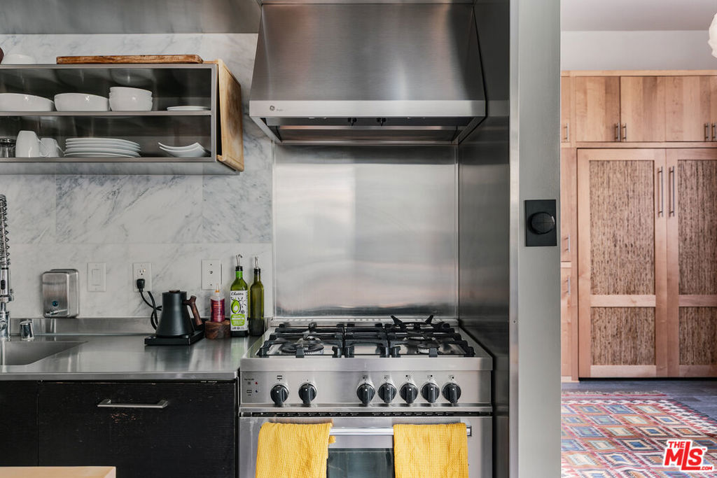 Properties 4 4080 Glencoe Avenue 219