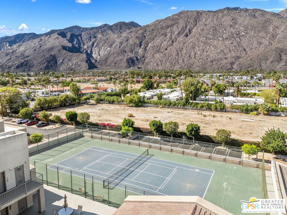 Villa Caballeros - Residential