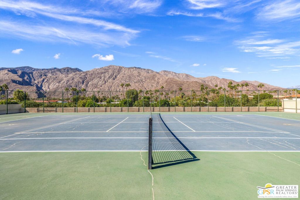 Villa Caballeros - Residential