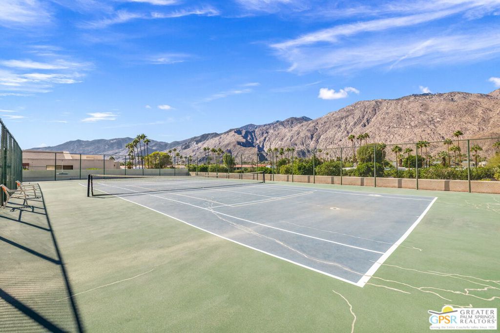 Villa Caballeros - Residential