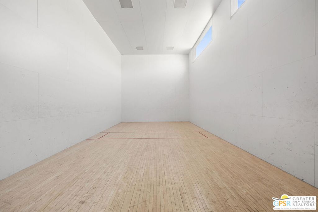 Villa Caballeros - Residential