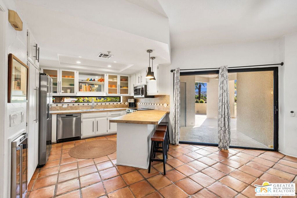 Villa Caballeros - Residential