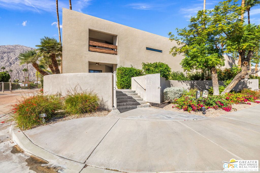 Villa Caballeros - Residential