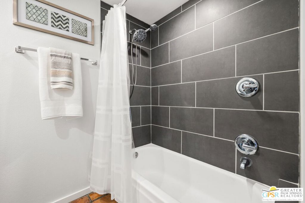 Villa Caballeros - Residential