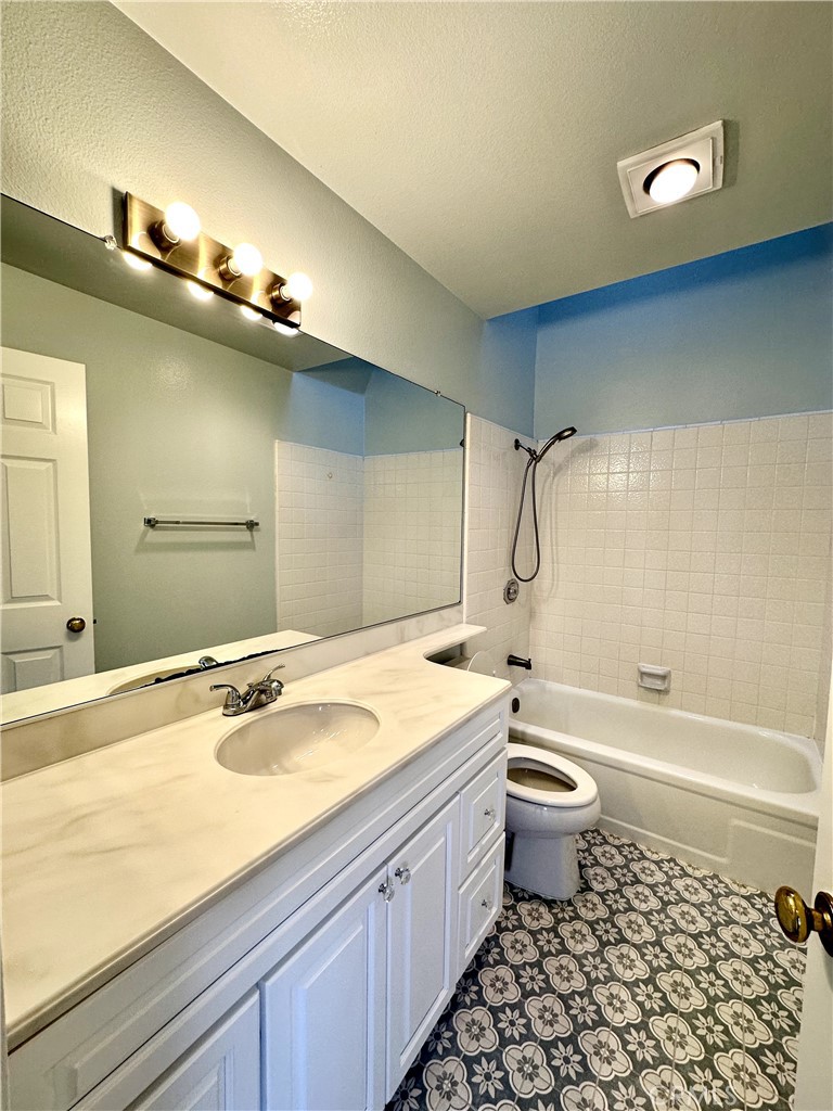 Cambridge Court (CC) - Residential Lease