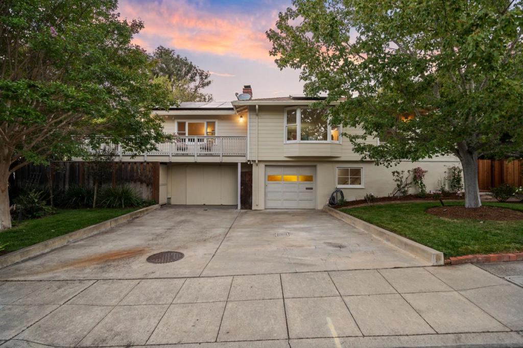 2 Beverly Drive