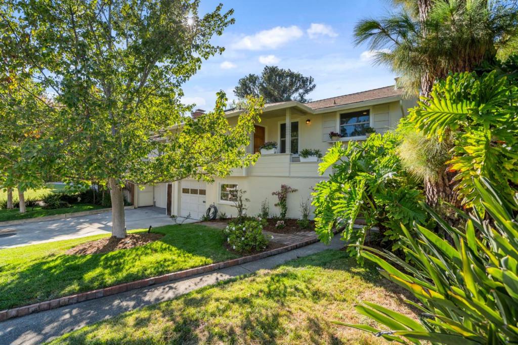 2 Beverly Drive