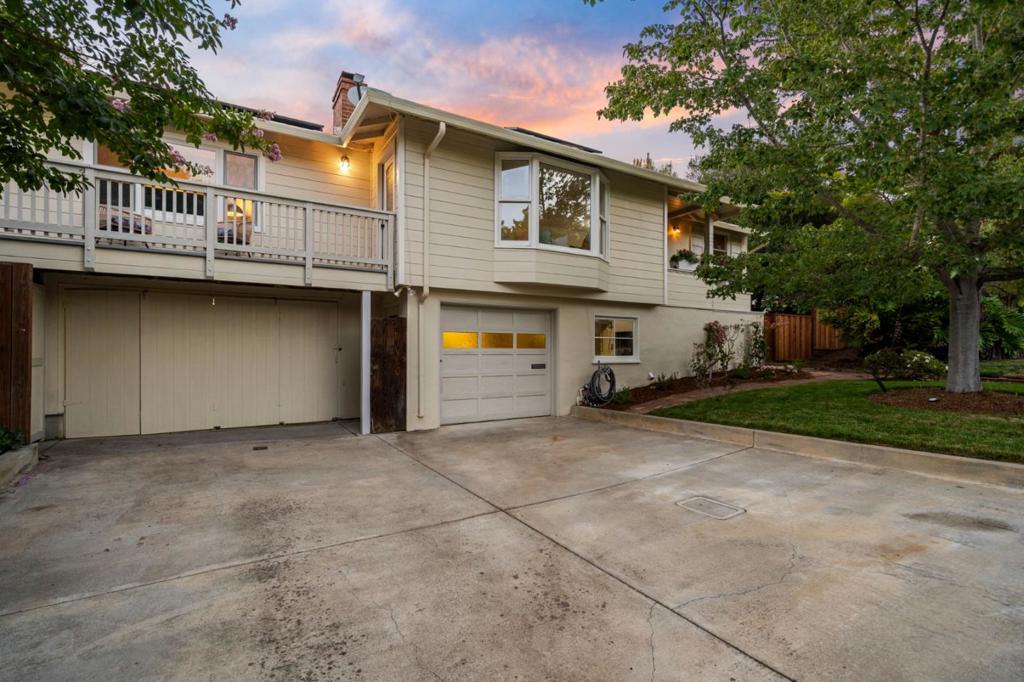 2 Beverly Drive