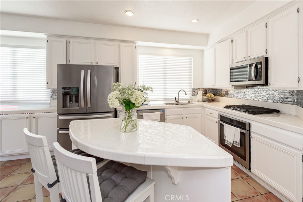 1048 Camino Del Sol