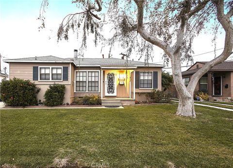 Photo of 4015 Centralia St, Lakewood, CA 90712 (MLS # PW26006867)