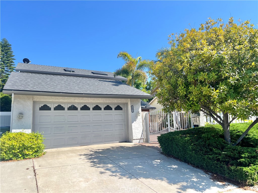 Welcome to this well-maintained 4-bedroom, 2-bath home offering 1,862 sq ft of comfortable living space. Features include a stylishly remodeled kitchen, fresh interior paint, and a functional layout with two main-floor bedrooms—perfect for guests, a home office, or multi-generational living. Enjoy a great location near parks, a scenic duck pond, and convenient freeway access. Landscaping refresh scheduled for the first week of July, adding even more curb appeal to this already inviting home.