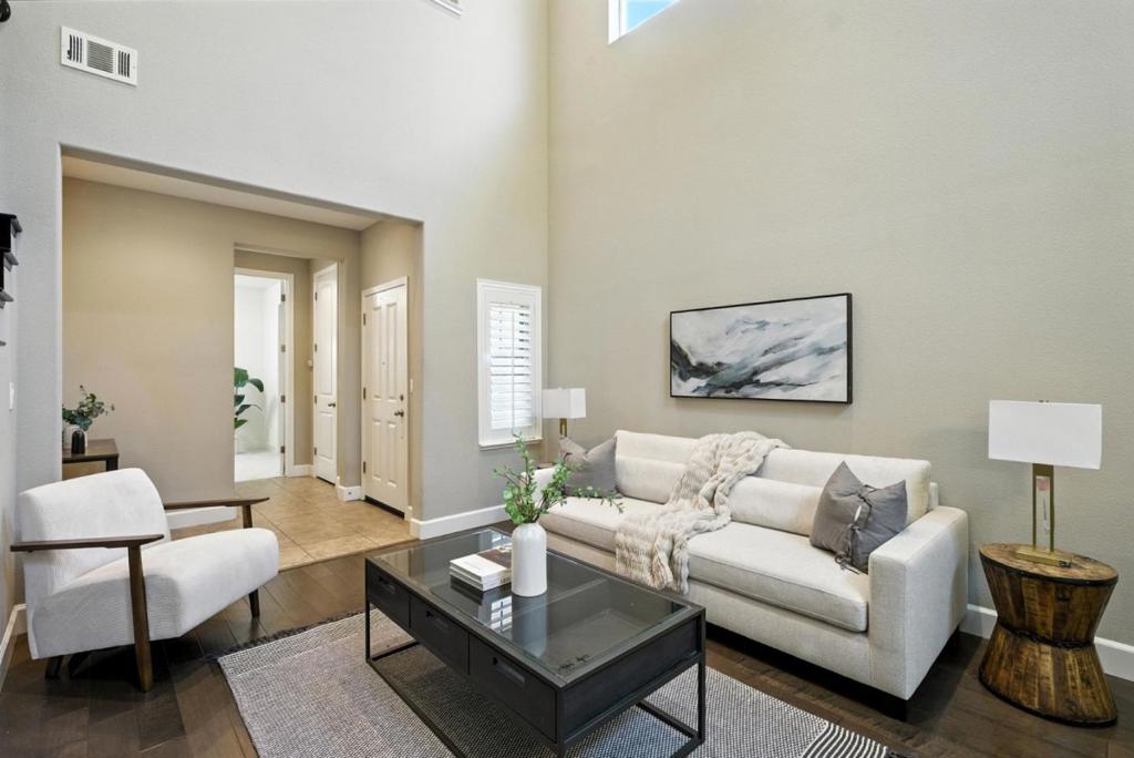 830 Skycrest Drive