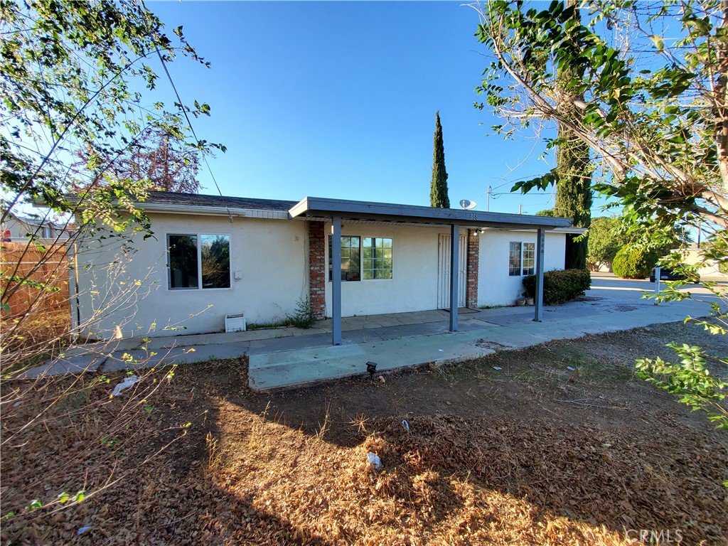 Main image without alt text