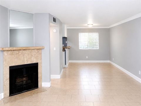 Photo of 7035 Woodley Ave AVE #130, Van Nuys, CA 91406 (MLS # SR26117715)