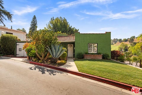 Photo of 1540 Stanford Drive, Glendale, CA 91205 (MLS # 26994455)