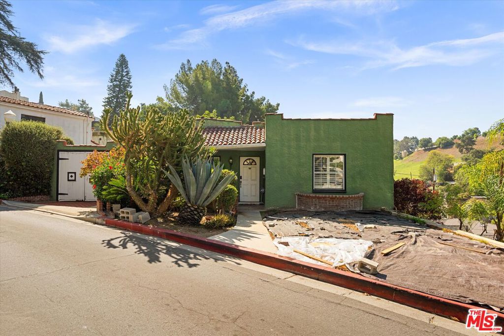 1540 Stanford Drive