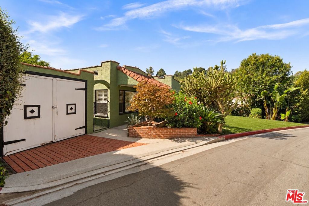 1540 Stanford Drive