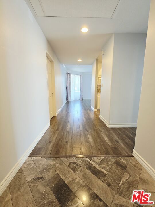 1002 S Burnside Avenue 203