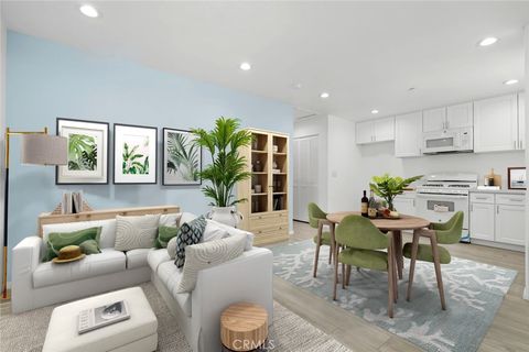 Photo of 14241 -1 Magnolia, Sherman Oaks, CA 91423 (MLS # SR25246670) Photo of 14241 -1 Magnolia, Sherman Oaks, CA 91423 (MLS # SR25246670)