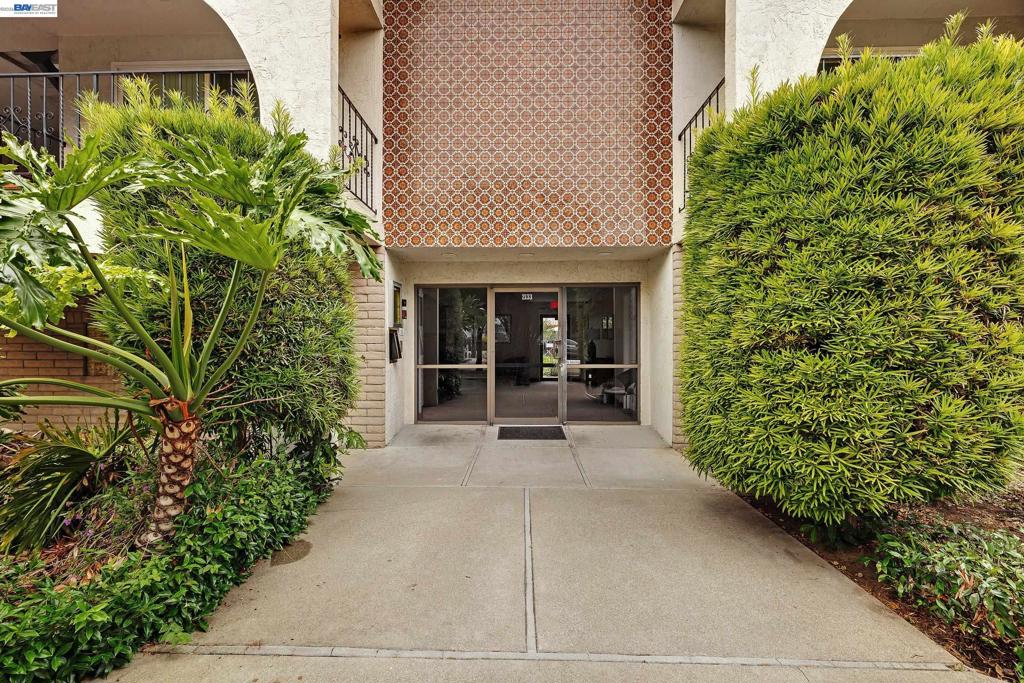 2133 Santa Clara Ave 328