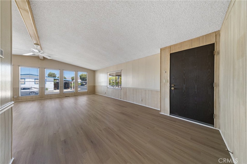 1300 W Menlo Avenue 170