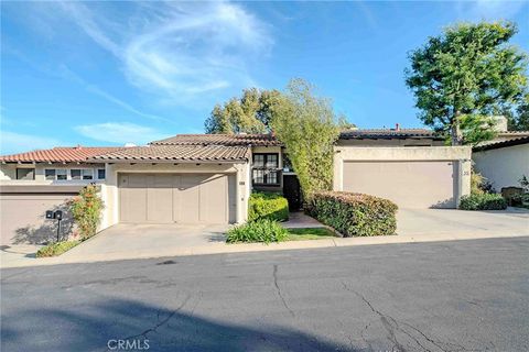 Photo of 37 Cottonwood Cir, Rolling Hills Estates, CA 90274 (MLS # PW26020615)