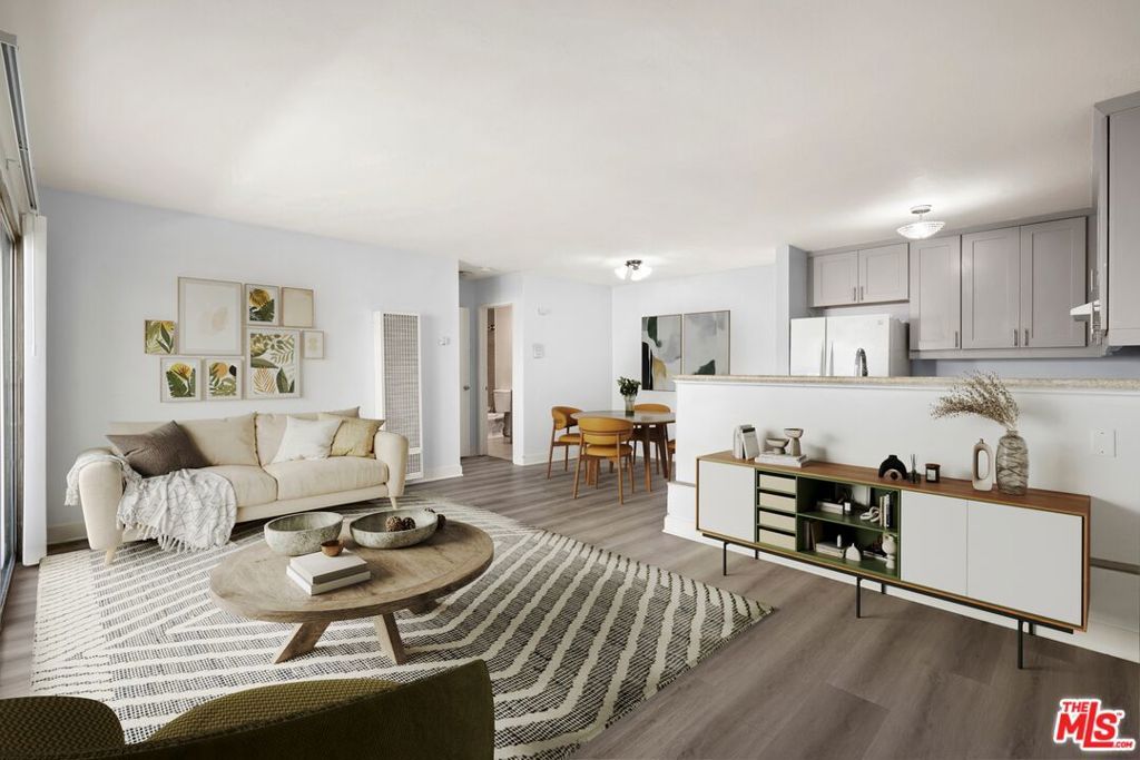 Photo of 18530 Hatteras Street #115, Tarzana, CA 91356 (MLS # 26673277)