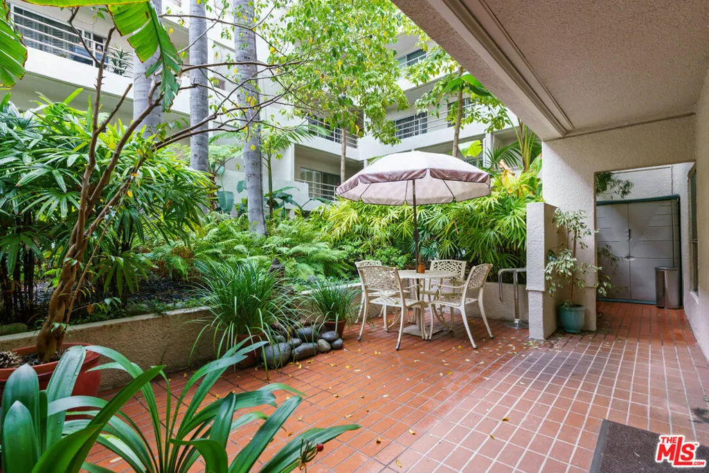 West Hollywood, California 90069, United States, 1 Bedroom Bedrooms, ,2 BathroomsBathrooms,Residential,Active,222376