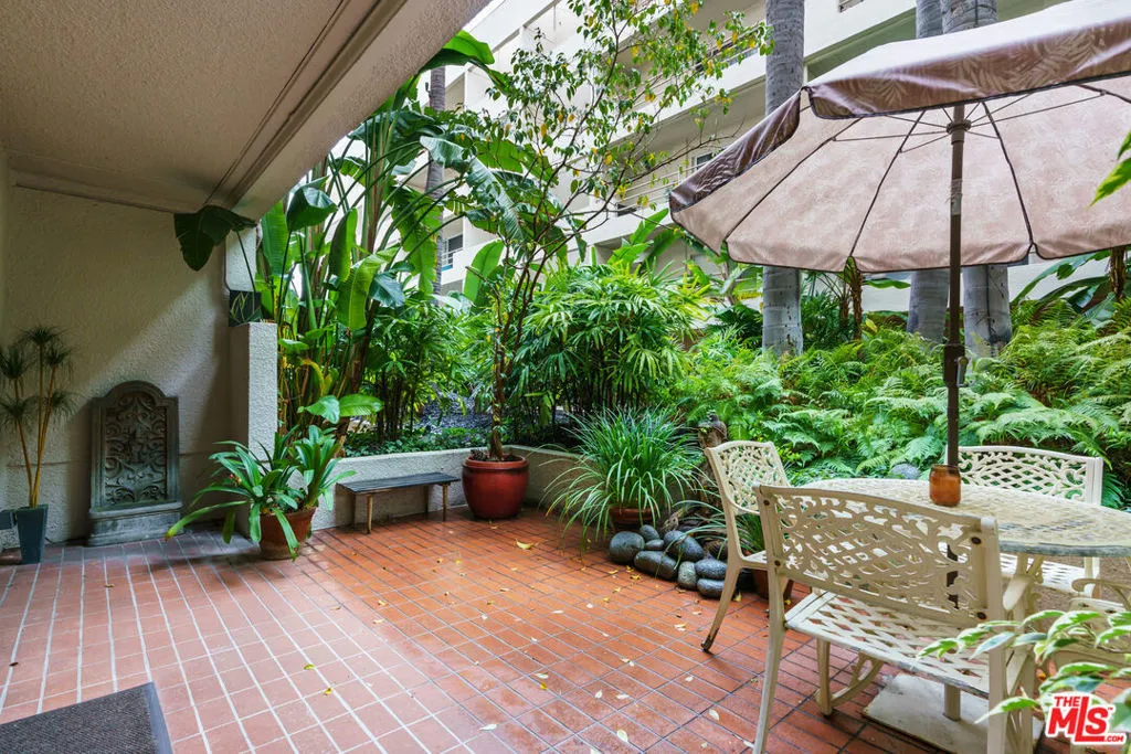 West Hollywood, California 90069, United States, 1 Bedroom Bedrooms, ,2 BathroomsBathrooms,Residential,Active,222376