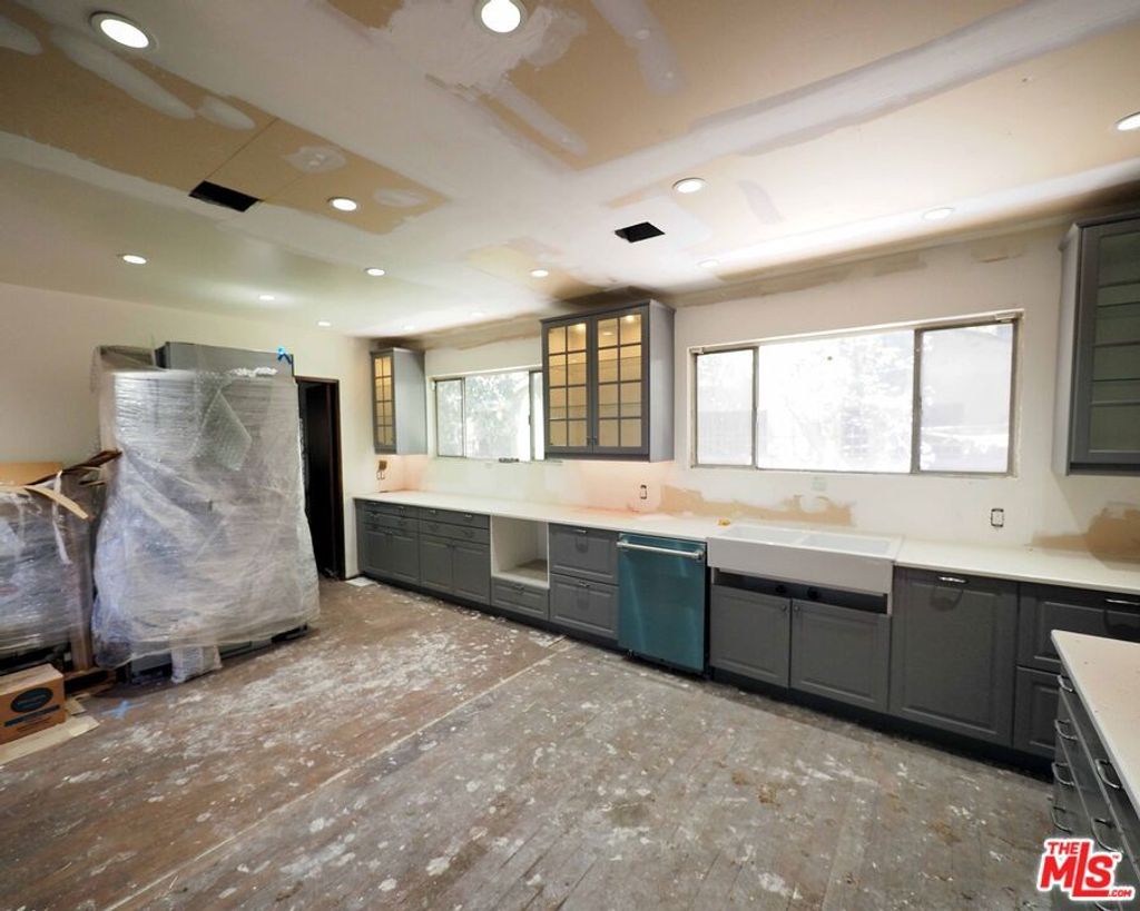 Photo of 742 Schumacher Drive, Los Angeles, CA 90048 (MLS # 25625061)