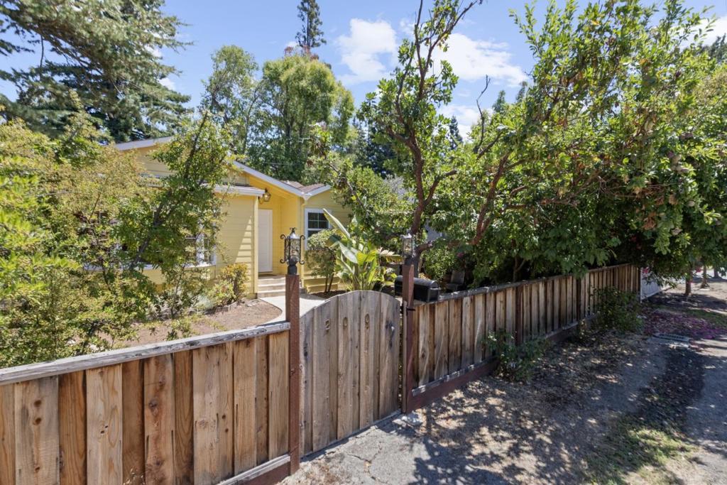 2001 Valparaiso Avenue