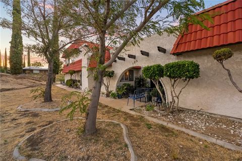 Photo of 125 Lakeview Drive, Palmdale, CA 93551 (MLS # SR26090511)