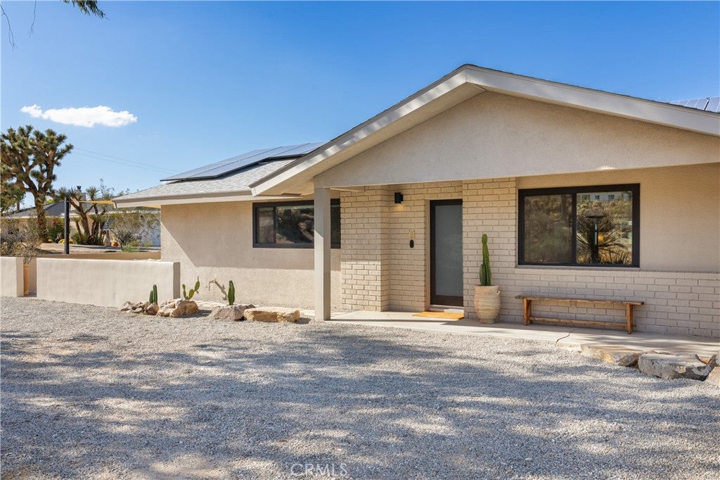 61184 Onaga Trail