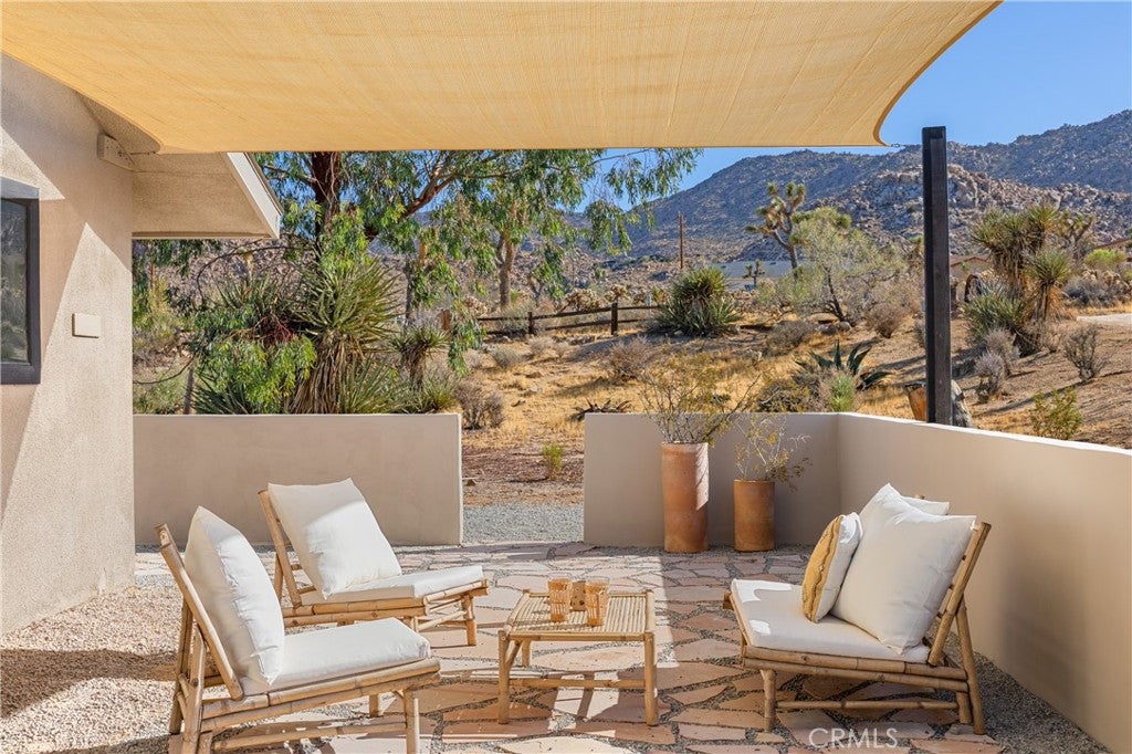 61184 Onaga Trail