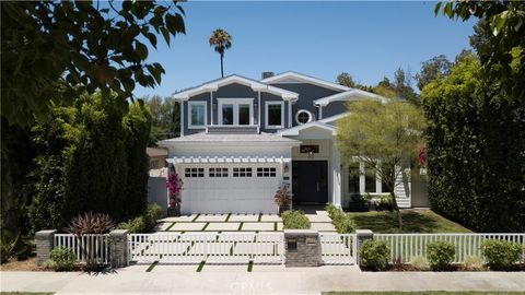 Photo of 5111 Greenbush Avenue, Sherman Oaks, CA 91423 (MLS # SR26053940)