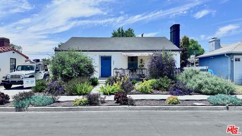 Photo of 3801 Sutro Avenue, Los Angeles, CA 90008 (MLS # 26858879)