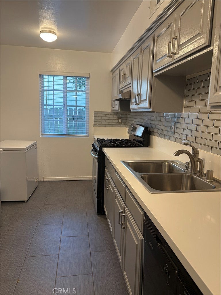 8105 Canby 4