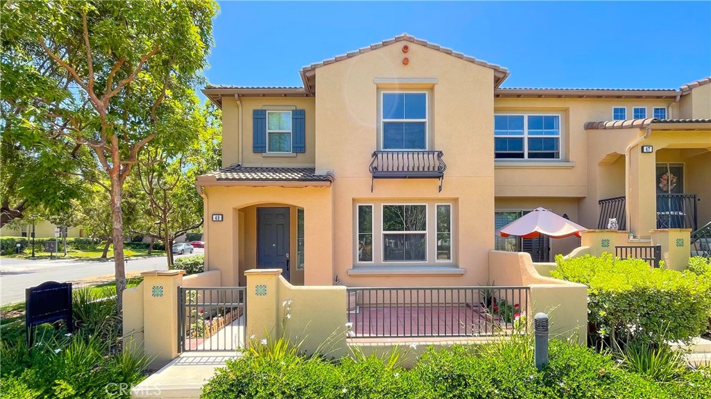 Welcome to 49 Opus, an upgraded gem tucked in the desirable Monterey tract of Woodbury East—where lifestyle meets convenience. This charming corner-lot home boasts fresh paint, stylish upgrades, and sits directly across from a beautifully landscaped garden oasis. Imagine sipping your morning coffee surrounded by blooming roses, relaxing at the public table & bench setup with panoramic greenbelt views, or challenging friends at the permanent outdoor ping pong table just steps away.
This isn't just a home—it's a lifestyle. Enjoy exclusive access to resort-style amenities including a community gym, swimming pool, clubhouse, and multiple playgrounds perfect for kids and weekend hangs.
All of this in a quiet, private setting just minutes from Woodbury Town Center and top-rated Woodbury Elementary School. Commuters will love the quick 133/5/405 access.