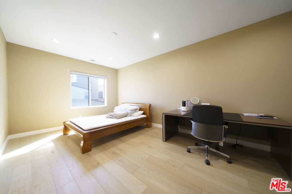 1520 W Artesia Square D