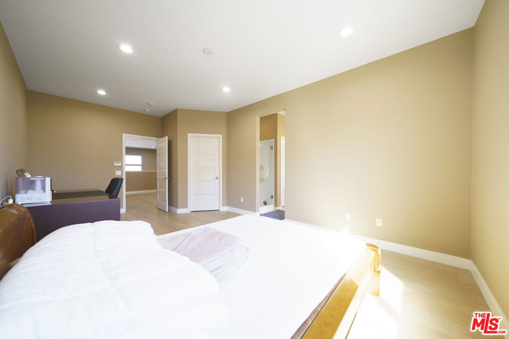 1520 W Artesia Square D