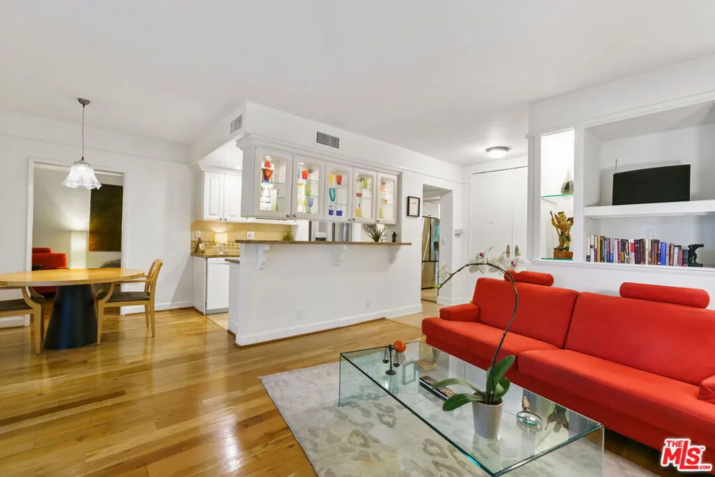 West Hollywood, California 90069, United States, 1 Bedroom Bedrooms, ,2 BathroomsBathrooms,Residential,Active,157950