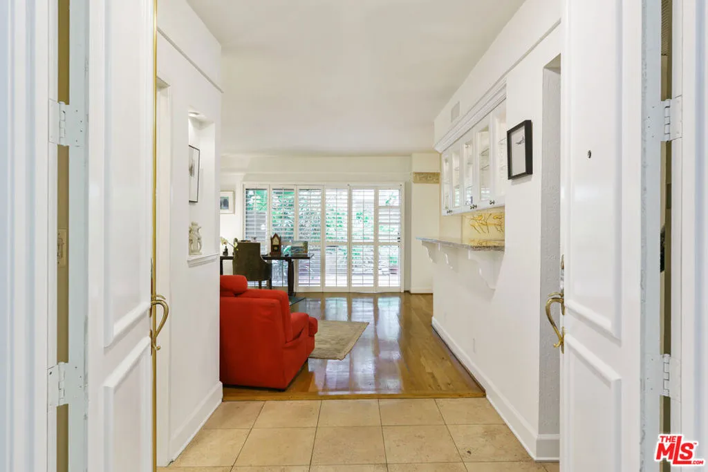 West Hollywood, California 90069, United States, 1 Bedroom Bedrooms, ,2 BathroomsBathrooms,Residential,Active,157950
