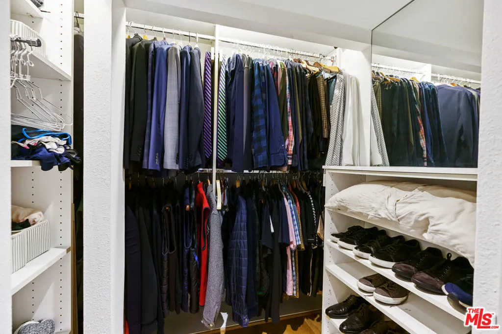 West Hollywood, California 90069, United States, 1 Bedroom Bedrooms, ,2 BathroomsBathrooms,Residential,Active,157950