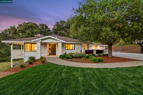Photo of 6 Del Valle, Orinda, CA 94563 (MLS # 41126902)