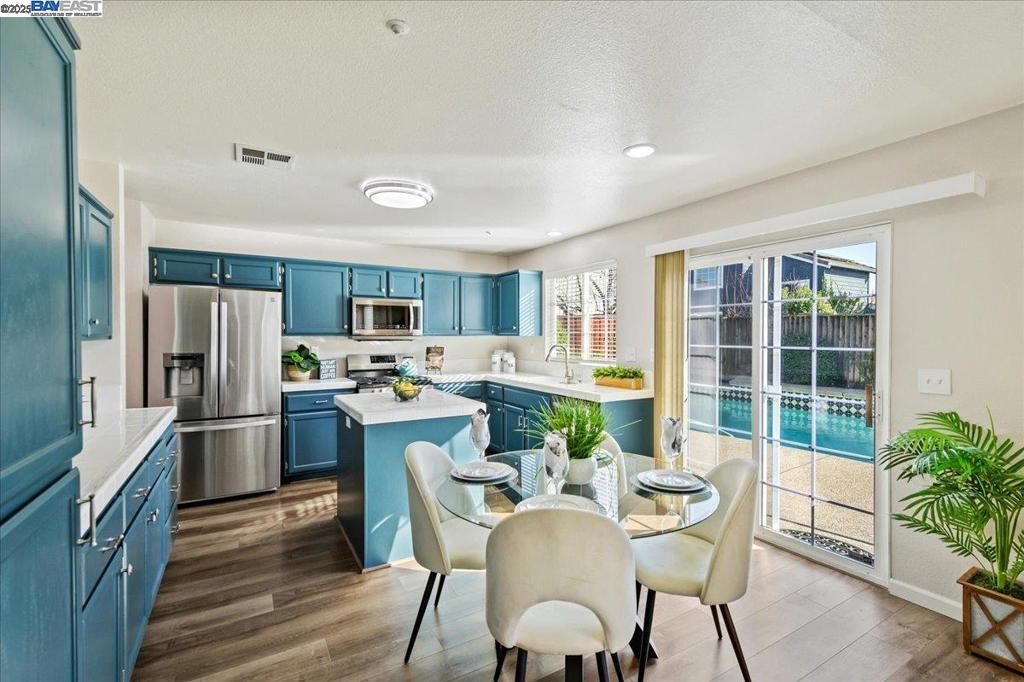 CA MOUNTAIN VIEW - Residential