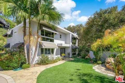 Photo of 1068 Casiano Road, Los Angeles, CA 90077 (MLS # 26695267)